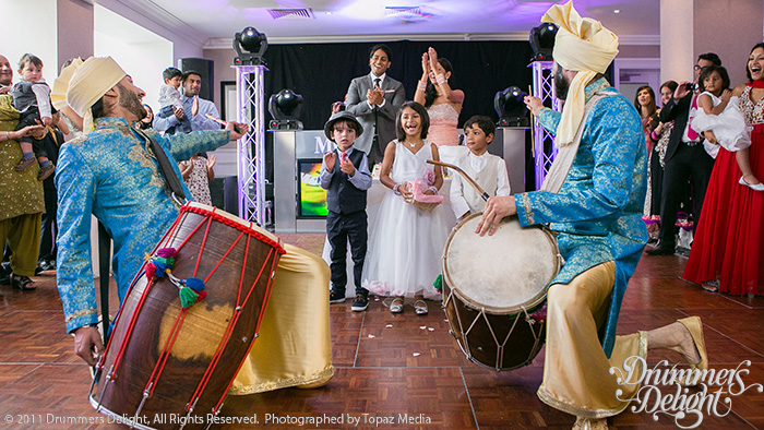 Read more about the article Dhol Players in Blue  Dhoti