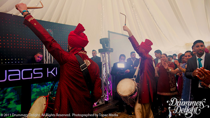 Read more about the article Dhol Players Discover Best Wedding Guestbook? Drummers Delight